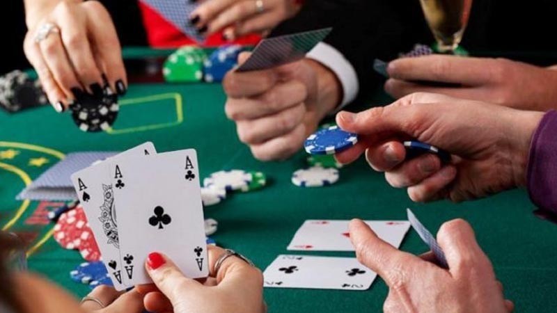 luật chơi poker và hành động người chơi